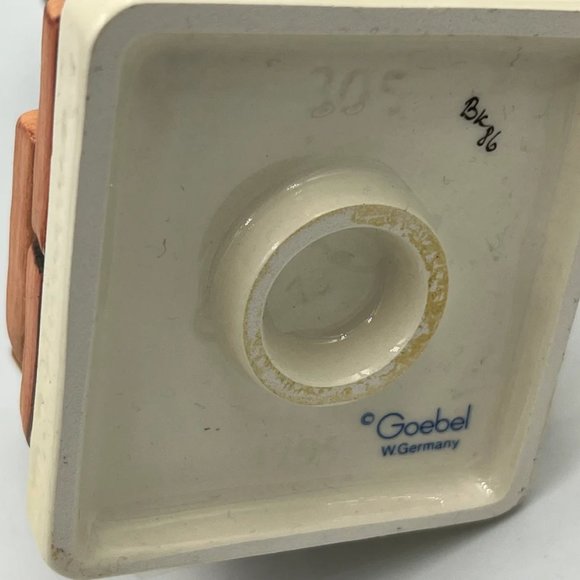 Hummel Figure The Builder #305 TMK 6 little boy carrying bricks Brick Mason - Picture 6 of 7